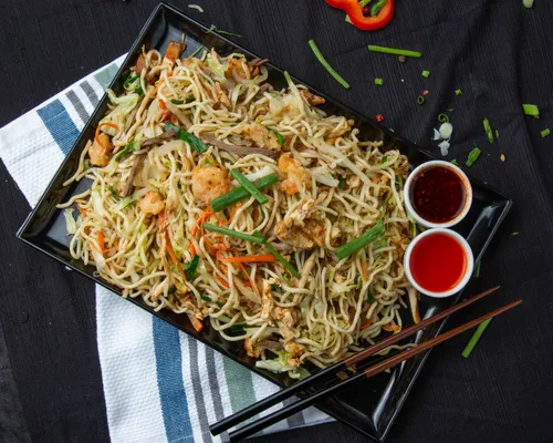 Hakka or Crispy Noodles Mix | Thekawloon.com | Kawloon Chinese Restaurant, Abu Dhabi, UAE
